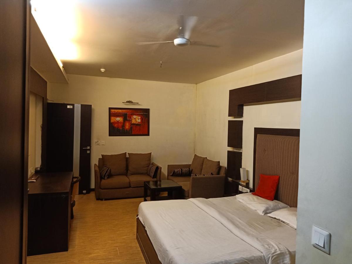 Hotel V.I.P. Regency Dhanbād Exteriör bild